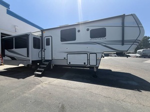 Ventes aux enchères de camping-cars et caravanes d'occasion et neufs 2023 K-e-y-s-t-o-n-e M-o-n-t-a-n-a 3231CK, prêts à être expédiés - Product Image 4