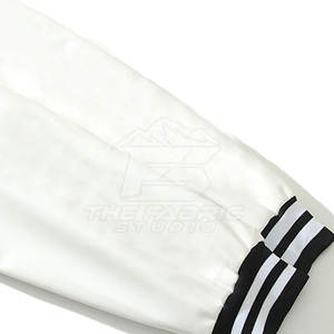 Veste universitaire pour homme en matériau de haute qualité, conçue pour vous garder au chaud et vous donner un look élégant pendant les saisons d'automne et d'hiver - Product Image 6