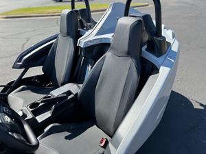 Motocicleta Triciclo ATV Slingshot S 2022 con Transmisión Automática por Eje y Bloqueo de Diferencial en Venta - Product Image 2