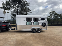 Nouvelle remorque pour chevaux ICON 3 Horse Angle Load 14 pieds, capacité 3000 kg, en aluminium, pour chevaux de race, avec logement, en vente