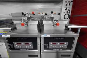 Remolque de Cocina Móvil F59 de 18 Pies, Acero Inoxidable, Aluminio, Fibra de Vidrio, Resistente a la Oxidación, con Rastreo GPS, para Venta de Snacks, Hot Dogs, Dulces y Papas Fritas - Product Image 2