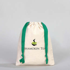 Bolsa de Tela de Algodón Orgánico 6W X 8H (15.5cm X 20cm) con Asa Verde, Serigrafía y Bordado Personalizables para Promoción de Paquetes - Product Image 6