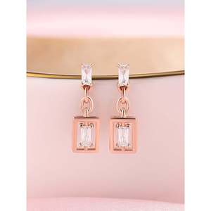 Pendientes delicados con aspecto de diamante - Product Image 4