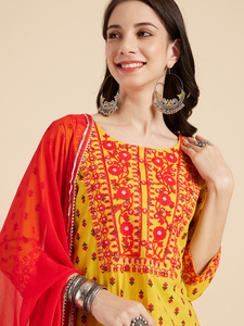 Conjunto Tradicional Indio para Mujer, Kurta, Pantalón y Dupatta de Algodón Amarillo con Bordado Floral y Estampado, Ropa Étnica de Algodón Puro - Product Image 5