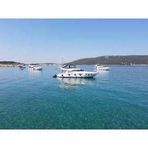 Yacht de luxe Princess 56 Flybridge pour des aventures nautiques royales - Product Image 1