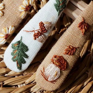 Pinzas de pelo bordadas para niñas y mujeres, pinzas de pelo Vintage, accesorios para el cabello elegante bordado Floral regalo OEM hecho en Vietnam - Product Image 6