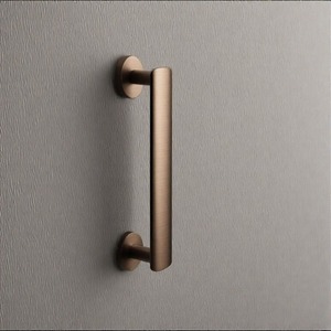 Boldique Heritage Lever Majestic Aura Premium Poignée de porte en noir mat et or pour portes en bois haut de gamme - Product Image 4