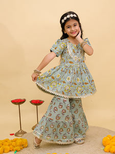 เสื้อพิมพ์ลายสุดเก๋ชุดปาร์ตี้สุดเพอร์เฟกต์สำหรับสาวๆ - Product Image 3