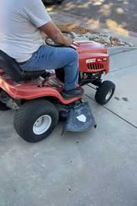 Tracteur à roues Snapper SPX110 Top Garden Machinery, transmission par engrenages, 4 roues motrices, éjection latérale, moteur bicylindre en V, composants principaux du moteur, boîte de vitesses - Product Image 6