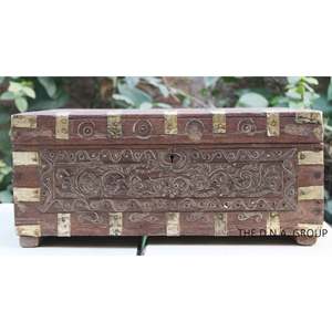 ลำต้นไม้โบราณพร้อมกล่องเก็บของตกแต่งโลหะที่ซ่อนไว้พร้อมคุณลักษณะลับเฉพาะ - Product Image 1