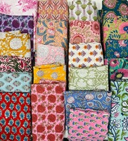 Lot de débris de tissu de couette imprimé par blocs par des restes de coton floral pour sacs couvre des couettes