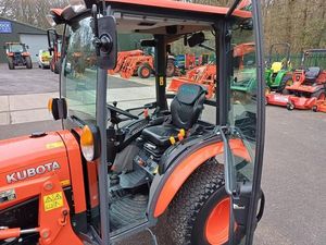 Compra Tractor Kubota B2261 de alta calidad para uso agrícola y en construcción en stock, entrega rápida garantizada - Product Image 3