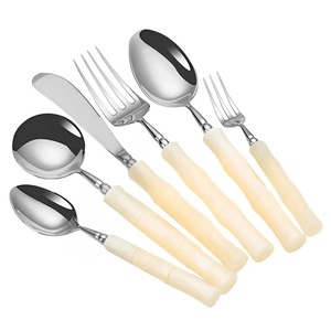 Ensemble En Acier Inoxydable De 4 Couverts Couverts Cuillère Couteau Fourchette Avec Poignées Plaines Utilisé Dans La Cuisine De Table Meilleurs Prix - Product Image 6