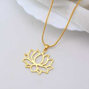 Collier pendentif Lotus en laiton plaqué or pour femme Cut Cutout Floral Design Spiritual Boho Yoga Jewelry avec Enlightenment Charm - Product Image 3
