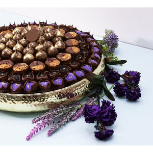 Bol de service de bonbons au chocolat au design unique fait à la main Bol à chocolat en métal doré de meilleure qualité pour les mariages et les fêtes d'anniversaire - Product Image 1