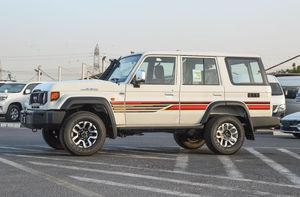 Meilleure Offre LandCruiserS 76 Pickup 2025 |   2.8L Diesel 4x4 |   Option complète |   Véhicule utilitaire commercial |   Exportation en gros - Product Image 2