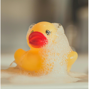 Jouet de bain en caoutchouc PVC jaune mignon A163ser, canard qui couine, animal flottant pour le bain de bébé, logo personnalisable pour une utilisation en salle de bain - Product Image 5