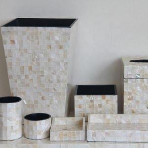 Ensemble d'accessoires de salle de bain classiques écologiques en nacre de luxe TIMELESS CRAFT, plateau, boîte, vase, distributeur pour salle de bain - Product Image 2