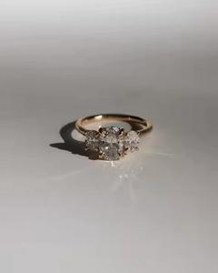 Anillo de compromiso nupcial de boda de oro macizo de 14 quilates de estilo clásico, Trilogía de corte ovalado, Diamante cultivado en laboratorio con perla para fiestas de bodas - Product Image 1