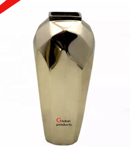 Vase à fleur fini doré en métal en forme de feuille dernier look pour hôtel restaurant et bureau - Product Image 4