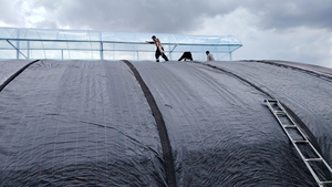 เรือนกระจกแบบตาข่ายสำหรับระบายอากาศได้ดีเรือนกระจกขนาดใหญ่เรือนกระจกสำหรับใช้ในพื้นที่เขตร้อนโรงเรือนทางการเกษตร - Product Image 3