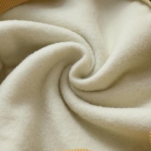 Sudadera con Capucha Premium en Color Camel/Negro/Blanco, Estilo Moderno, Unisex, con Diseño de Contraste Elegante - Product Image 4