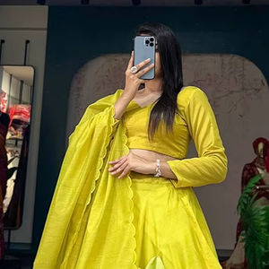 Meilleur fournisseur de prix de Surat High on Demand Ladies Lehenga Choli Indian Traditional Wedding and Party Wear - Product Image 1