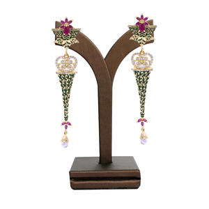 Boucles d'oreilles pendantes AD traditionnelles élégantes, bijoux en laiton personnalisés plaqués or AD pour les mariages, fournisseur d'imitation d'exportation - Product Image 1