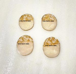 Posavasos de madera y resina, alfombrillas y almohadillas de diseño clásico disponibles para su uso en cocina para el mercado internacional por STAR CRAFTS INDIA - Product Image 4