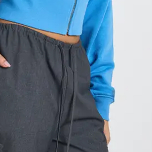 Sweat-shirt confortable pour femmes avec doublure en polaire douce, fermeture éclair, manches longues, design de logo personnalisé, design de poignets côtelés - Product Image 3