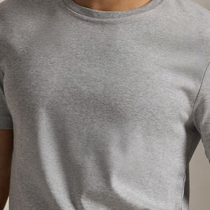 T-shirt personnalisé en coton doux coupe ajustée T-shirt en coton coupe ajustée de qualité supérieure pour homme T-shirt de marque privée à col rond poids 200 grammes - Product Image 4