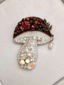 Broches con cuentas Broche de diseñador hecho a mano. Accesorios de alta calidad. Broche de diseño único. El mejor regalo para baby shower. - Product Image 2