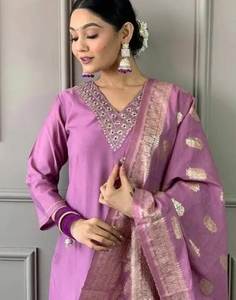 Nuevo Salwar Kameez Tradicional Bordado con Cuello en V para Mujer de Newvfashion con Pantalón y Dupatta - Product Image 3