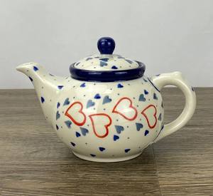 Théière à motif cœur très vendue avec bec verseur de précision lisse, poignée confortable et maintien optimal du corps de la théière pour un service de thé parfait - Product Image 1