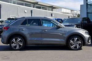 NOUVEAU/UTILISÉ 2024 RHD VOLK-WAGEN T-ROC - Product Image 3