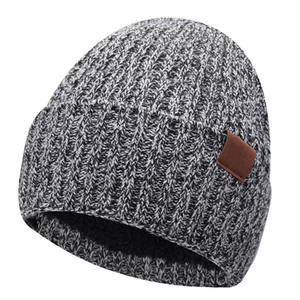Bonnets unisexes élégants et chauds en acrylique doux Parfait pour l'hiver, mode décontractée ou marque promotionnelle - Product Image 1