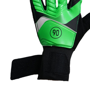 ถุงมือผู้รักษาประตูเด็กแบบเต็มนิ้ว ยี่ห้อ Ultra Grip ผลิตจากยางลาเท็กซ์ ปิดด้วยซิป ยึดเกาะสูงสุด ทนทาน เหมาะสำหรับฟุตบอล ขายส่งจำนวนมาก รับผลิตแบบ OEM - Product Image 5