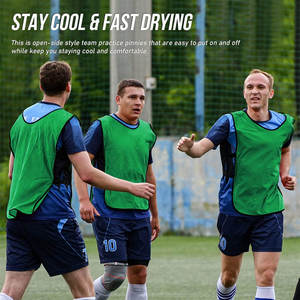 Bavettes d'entraînement de football haute visibilité personnalisées avec tissu durable et à séchage rapide pour perceuses de football pour hommes et femmes - Product Image 5