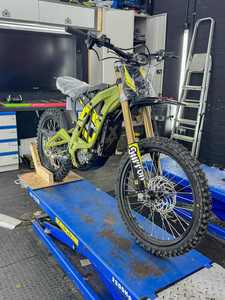 Surron Light Bee X 2025, el Más Vendido, Disponible en Color Verde, Batería de Litio de 8000W, Motor Central de 60V 40Ah, Entrega a Domicilio - Product Image 2