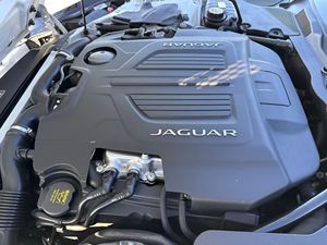 F-Type S Coupé Usado, Motor V6 Supercargado de 380 hp - Product Image 2