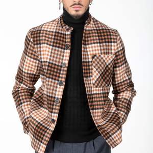 Venta al por mayor: Chaqueta casual de invierno fina con cuello redondo y botones para hombre, estilo streetwear con patchwork, cortavientos, para venta al por mayor en la UE. - Product Image 1