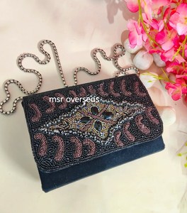 Pochette de broderie perlée élégante pour femmes Sac à main Perles de rocaille artisanales avec chaînes et boutons Décoration pour filles - Product Image 5