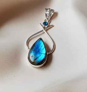 Pendentif Labradorite de feu bleu avec bijoux en pierres précieuses vintage faits à la main en argent sterling 925 cadeau pour elle - Product Image 1