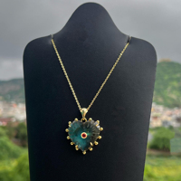Collier avec pendentif en labradorite naturelle sculpté de pierres précieuses Collier à chaîne ajustable en plaqué or fait à la main pour femmes
