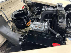 2022 Usado con Caja de Cambios Automática, Volante a la Izquierda, Interior Oscuro de Tela, Combustible Eléctrico, Tamaño de Neumáticos R18 - Product Image 2