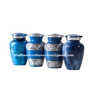 Mini urna funeraria de cremación hecha a mano azul con acabado de esmalte grabado para cenizas humanas y suministros funerarios por HHO de India - Product Image 1