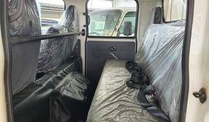 Clean White 2024 Hyunda-i HD-65 Used With Double Cabin Manual Transmission Leather Seats <b>Bluetooth</b> Diesel Engine - Product Image 3