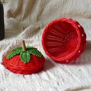 Panier de rangement artisanal en rotin naturel, tressé à la main, en forme de fraise rouge, multifonctionnel et moderne, fabriqué au Vietnam - Product Image 3