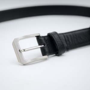 Cinturón de Vestir de Cuero Clásico CLD01, Cinturón Automático para Hombre de Cuero Vacuno Genuino de Alta Calidad en Color Negro - Product Image 2
