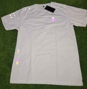 Camiseta de Punto Transpirable Personalizable con Logotipo Personalizado, Estilo Urbano, Diseño Ajustado, Métodos de Serigrafía e Impresión por Agua - Product Image 1